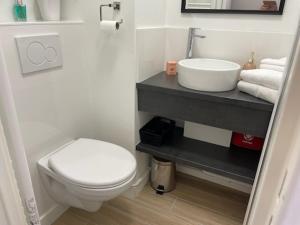 Le grand large "Superbe studio piscine chauffée du 1 juin au 15 septembre"