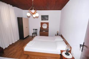 One-Bedroom Apartment with Terrace and Sea View room in Apartment Metajna 6421b