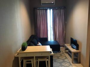 Strategic Cozy Hang Out Apartment, GP Plaza