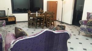 شقة مفروشة فندقية بأرض الجولف أرقى واهدى حى بمصر الجديدة