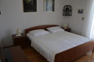 Two-Bedroom Apartment with Terrace and Sea View room in Apartment Kustici 6335b