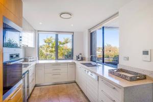 Fuller Holidays- Lot 7 - Byron Penthouse Apartment with Pool