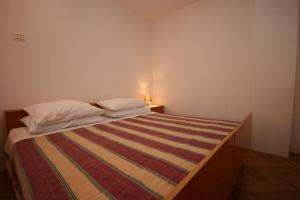 One-Bedroom Apartment with Terrace room in Apartments with WiFi Pula - 6987