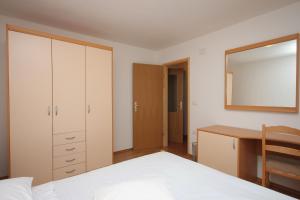Apartments with parking space Umag - 6995