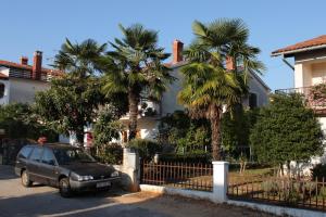 Apartments with a parking space Novigrad - 7054