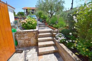 Apartments with a parking space Novigrad - 7054