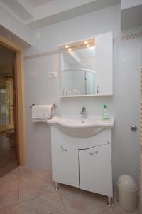 Apartments with a parking space Novigrad - 7054