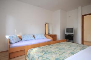 Apartments with parking space Porec - 7042