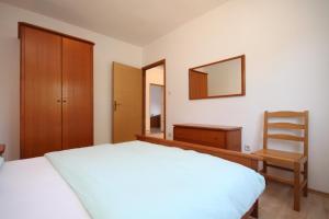 Apartments with parking space Porec - 7042