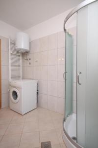 Apartments with parking space Porec - 7042