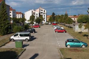 Apartments with a parking space Umag 7057