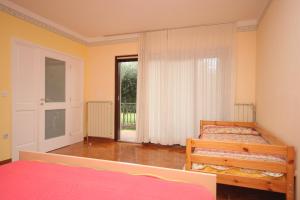 Apartments with a parking space Umag - 7060