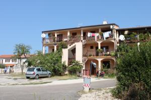 Apartments with a parking space Umag - 7073 