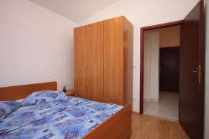 Apartments with a parking space Umag - 7073