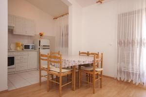 Apartments with a parking space Umag - 7073