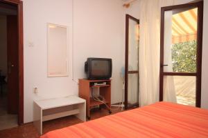 Apartments with parking space Porec - 7023