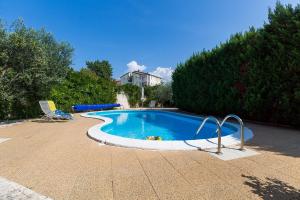 Apartments with a swimming pool Novigrad - 7078