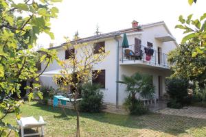 Apartments with a parking space Porec - 7024