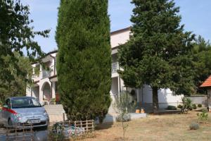 Apartments with a parking space Novigrad - 7017 