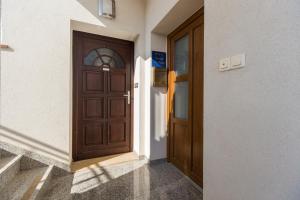 Apartments with parking space Porec - 7012