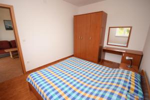 Apartments with a parking space Novigrad - 7017