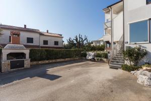 Apartments with parking space Porec - 7012