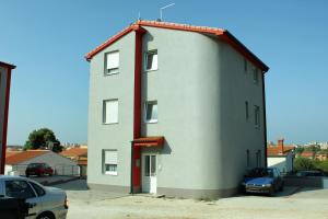 Apartments with a parking space Pula - 7034