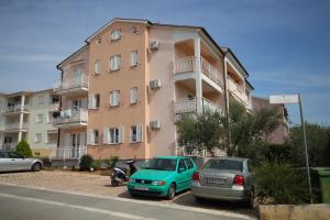 Apartments with a parking space Novigrad - 7049 