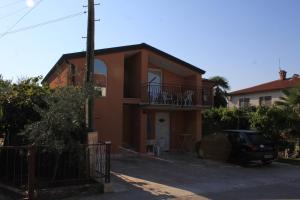 Apartments with a parking space Umag - 7039 