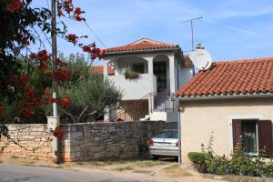 Apartments with a parking space Tar, Porec - 7026 