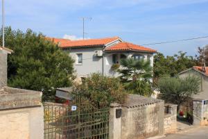 Apartments with a parking space Tar, Porec - 7026 