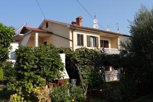 Apartments with a parking space Umag - 6959