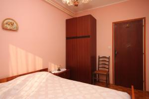 Apartments with a parking space Umag - 6959