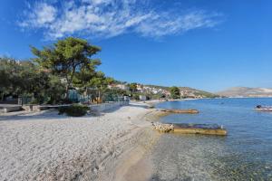 Apartments by the sea Mastrinka, Ciovo - 7582