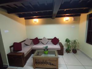 Golden Peak Estate Homestay