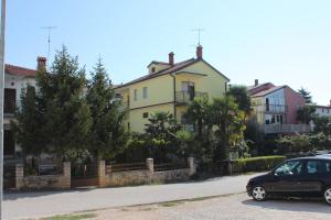 Apartments with a parking space Umag - 2539