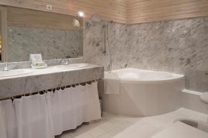 Hotels Domaine d'Auriac - Relais & Chateaux : photos des chambres