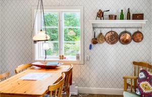 Amazing Home In Tjällmo