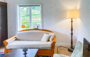 Amazing Home In Tjällmo