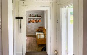 Amazing Home In Tjällmo