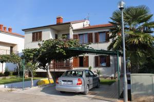 Apartments with parking space Umag - 7109