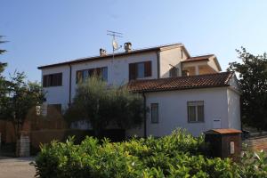 Apartments with a parking space Umag - 7125 