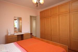 Apartments with a parking space Umag - 7125