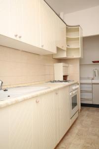 Apartments with a parking space Umag - 7125