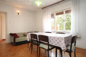 Apartments with a parking space Umag - 7125