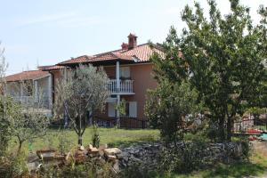 Apartments with a parking space Valica, Umag - 7122