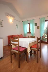 Apartments with a parking space Rovinj - 7095