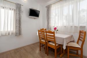 Apartments with parking space Porec - 7154