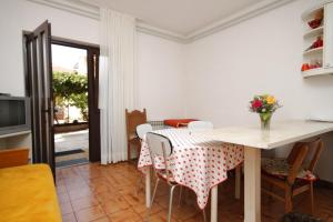 Apartments with a parking space Umag - 7110