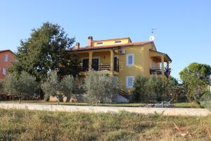 Apartments with a parking space Novigrad - 7142 